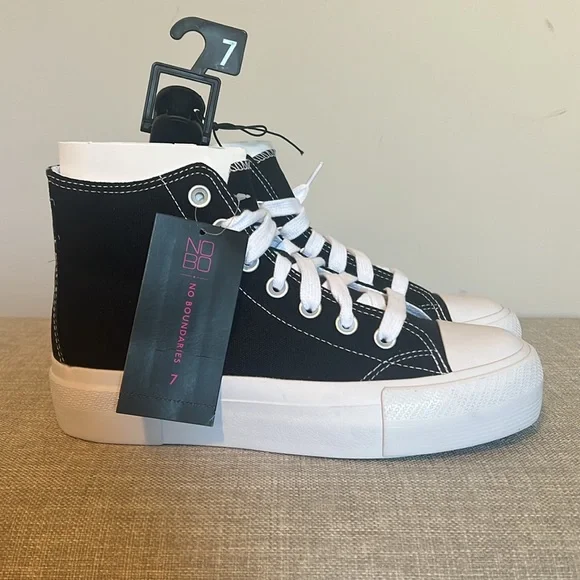 NWT No Boundaries Women's Casual Platform High-Top lace up
